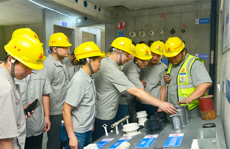 为进一步推进优质客户高效履约，提升交付品质、达成客户满意，2025年6月25日，必威betway建设集团在上海组织召开2025年越秀地产、华润置业客户履约推进会。